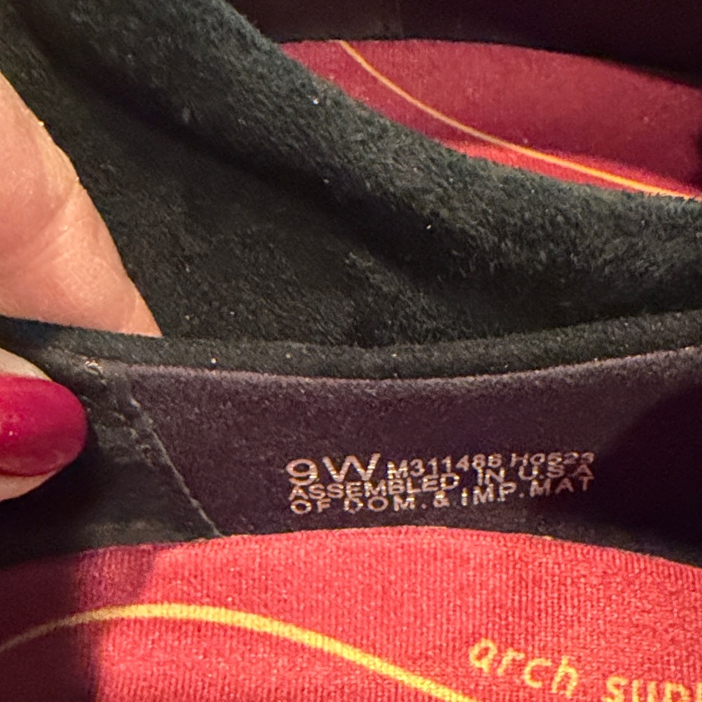 Munro black suede ankle booties - Picture 7 of 7